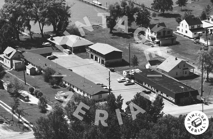 Colony Motel (Pearl Beach Bar & Motel) - 1983 Photo